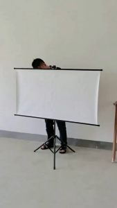 Portable Projection Screen 100-Inch Floor-Standing Stand Screen Home and Outdoor Projection Screen