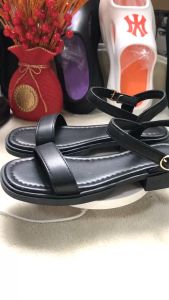 Genuine leather French summer womens sandals for 2023 new style with a comfortable straight strap for wearing on the outside flat bottomed and non slip womens shoes are versatile