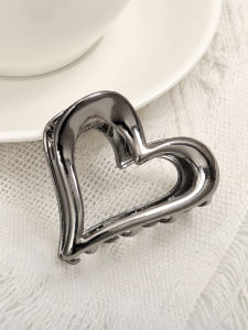 Hollow love heart metal small grab clip on the back of the head hairpin sweet cool babes shark clip hair accessories