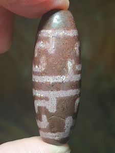 4cm Aged Tibetan Xang Xung (Zhang Zhung) Dharma Vajra Dzi with red spots and natural stone pattern (with certificate necklace string) 4厘米西藏老矿象雄满细朱砂天然纹路莲师法器天珠(带证书 送项链绳)