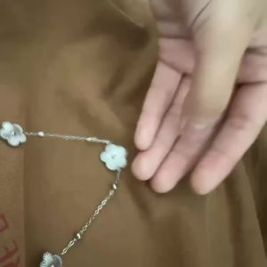 2024 New Stainless Steel New Design Sweater Chain 8 Flower Double sided Pendant Necklace for Women High Quality Plants Clover