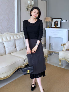 Black Lace Slimming Two-Piece Set with Half Skirt VEE Heart-Themed Autumn Collection Fashionable Womens Polyester Blend