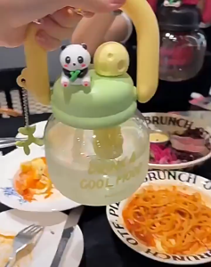 BOSSLU Botol Minum Transparan Tumbler Berkarakter Lucu Pipet Dan Penyaring Dengan Hiasan Gantungan