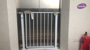 Thanh chắn cửa chắn cầu thang Không cần khoan tường chính hãng Mastela D04 bảo vệ an toàn cho bé có thể mở rộng