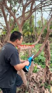 Makitech เลื่อยโซ่ไร้สาย 8 นิ้ว 4500W มอเตอร์ไร้แปรง แบตเตอรี่คู่ 6.0Ah จอแสดงผล LED เลื่อยไฟฟ้าตัดไม้ พลังแรง ตัดเร็ว เลื่อยโซ่ยนต์แบบพกพา ใช้งานต่อเนื่อง