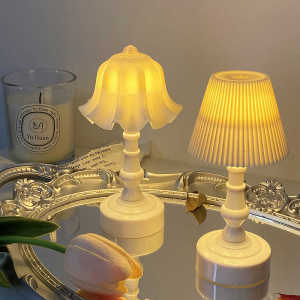 2Pcs Nordic Vintage Style Table Lamp Creative Flower Shape Night Light Bedroom Lamps Nightstand Bedside Lamps Warm Atmosphere Decorative