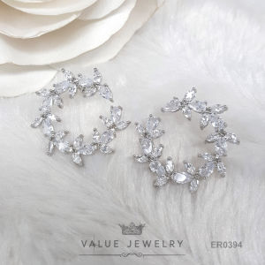 ต่างหูแป้น ฝังคริสตัลแท้ ลายดอกไม้ ทรงใบมะกอก นำโชค ขนาดใหญ่ ก้านเงิน ตู้ เครื่องประดับ ER0394 ValueJewelry