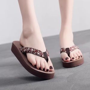 รองเท้าแตะผู้หญิงแบบสวมสบายสไตล์เกาหลี พื้นหนา กันลื่น รองเท้าแตะชายหาดสำหรับกลางแจ้ง รองเท้าแตะแบบสวมสบายสำหรับฤดูร้อน