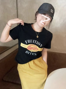 เสื้อยืดแขนสั้นลายตัวอักษรสไตล์อเมริกันไซส์ใหญ่สำหรับผู้หญิงในฤดูร้อน เสื้อคลุมท้องแบบกระชับสัดส่วน ทรงเข้ารูป คอกลม