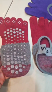 PRADO MALAYSIA 1Pair Anti-Skid Silicone Base Five Finger Toe Socks Pilate Socks Zumba Exercise Yoga Socks Stokin Yoga 防滑袜