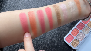 8 Color Highlight and Blush Eyeshadow Palette Matte Pink Blush and Shimmer Shimmer Highlight Eyeshadow Makeup Cosmetics