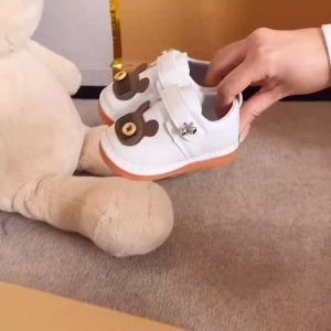 Giày Tập Đi Cho Bé Có Lắc Chuông - Giày Bước Đi Kêu Bíp Hơi Đế Mềm Quai Dán 0 - 3 Tuổi - G06