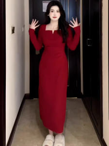 Plus Size New Year's Robe: Stylish & Slimming Women's Fashion