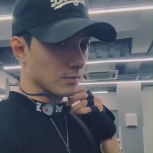 Fleek R10- Bone Conduction Headphone 10 Days Standby 180mah Battery 10m Connection Distance bluetooth headset earphones headphones