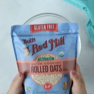 Bobs Red Mill Gluten Free Organic Quick Cooking Rolled Oats 28oz. บ๊อบส เรด มิลล์ ออร์แกนิก ควิก คุ้กกิ่ง โอ๊ต 794กรัม (USA)