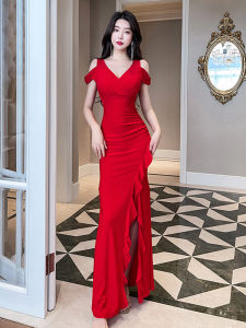 ชุดเดรสยาวเปิดหน้าด้านข้างสีแดงเซ็กซี่สำหรับงานปาร์ตี้ในช่วงฤดูร้อน ชุดเดรสยาวหรูหราสำหรับผู้หญิง ชุดเดรสยาวหรูหราคุณภาพสูง