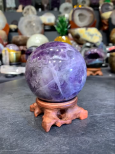 Dreamy amethyst sphere natural crystal 扩展人脉、贵人🔮 💯天然梦幻紫晶球  纹路特别 顶部像一朵花🌸 🆓附送底座  球径diameter: 7cm  净重raw weight: 0.53kg 含底座高total height: 9cm  总重total weight: 0.6kg  📍Johor Bahru 区可自行取货或邮寄服务