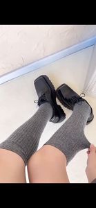 Tất Vớ Dài Dưới Gối Gân Sọc Dọc Thon Chân Goiso - 100style