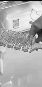 City Good Telescopic Hair Comb Self Cleaning Portable Hair Brush For Women