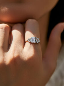 แหวนสแตนเลสสตีลทรงเรขาคณิต แหวนเพชรเทียมรูปตัดมุกสีเขียวสำหรับผู้หญิง แหวนสแตนเลสสตีล S925 ระดับไฮเอนด์ เครื่องประดับแฟชั่น