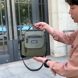 Túi đeo chéo nam túi vai thoải mái có ngăn đựng chai nước cho chuyến công tác túi vai nhỏ chống nước nhiều lớp