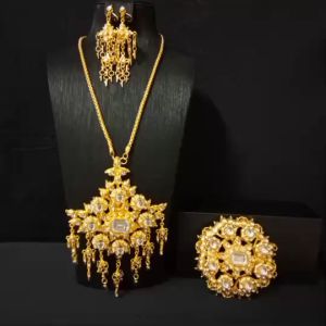 ชุดเซ็คสร้อยคอ+ต่างหู+หัวเข็มขัด แต่งพลอยสี เซ็คสร้อยชุดแต่งงาน เซ็คชูดี เครื่องแต่งกายล้านนาสวยๆ สินค้าพร้อมส่งจากประเทศไทย