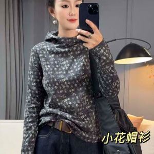 เสื้อฮู้ดลายดอกไม้สไตล์ย้อนยุคแบบลำลองสำหรับผู้หญิง เสื้อเชิ้ตทรงเข้ารูปสไตล์เรียบง่าย ทรงเข้ารูป แฟชั่นฤดูใบไม้ผลิ