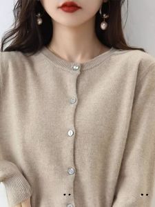 เสื้อคาร์ดิแกนถักคอตุ้มทรงหลวมสำหรับผู้หญิง เสื้อคลุมกันหนาวบาง แขนยาว ทรงหลวม สไตล์เกาหลี นุ่ม สวมใส่สบาย ฤดูใบไม้ร่วง 2024