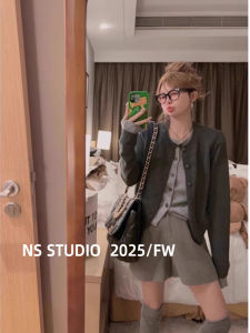 เสื้อคาร์ดิแกนถักผ้าขนสัตว์สีเทาสำหรับผู้หญิงในฤดูใบไม้ผลิ ชั้นใน เสื้อเชิ้ตกระชับสัดส่วน เสื้อคลุมกันหนาว แขนยาว สไตล์สตรีท