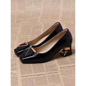 #620 Versatile Retro squared toe metal gold style heels