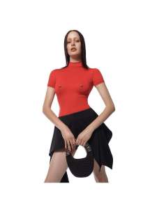 เสื้อยืดคอกลมแขนสั้นสีพื้นสำหรับผู้หญิงในช่วงฤดูร้อนปี 2024 สไตล์ Y2K เสื้อผ้าแฟชั่นสำหรับผู้หญิงที่สวมใส่ได้หลากหลาย