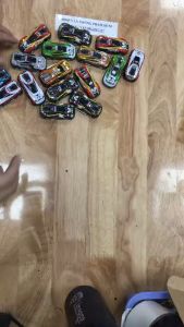 [ 1 Chiếc] Ô tô đồ chơi mini có ga chạy xe ô tô vỏ hợp kim sắt chạy đà cót kéo lùi cực mạnh cho bé