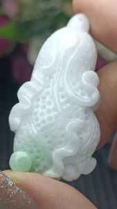 (Certificate) 100% Natural High Quality Natural Burmese Feicui Jade Pendant (附证书) 100%纯天然A货 白菜(百财)雕刻 白底青 翡翠 吊坠