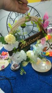 Hiasan Gantungan Pintu Rotan & Bunga Merah Rose: Desain Minimalis & Elegan