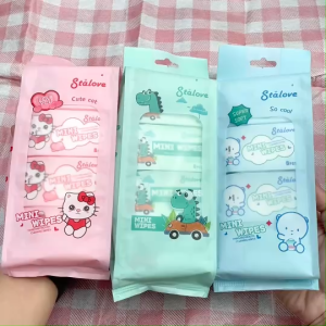 ทิชชู่เปียก mini wipes 1 แพ็ค 8 ห่อ ห่อเล็กกะทัดรัด ขนาดพกพา เนื้อนุ่ม ไร้แอลกอฮอล์ พกทำความสะอาดได้ทุกที