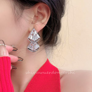 Luxury Korean Design Zirconia Tear Drop Ear Cuff No Piercing Required Elegant Sensation High Fashion Womens Jewelry Ear Dangle