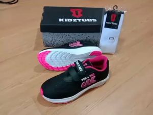 Sepatu Sekolah Anak Perempuan Warna Hitam Tali Perekat Rekat Velcro Kecil Tanggung Umur Usia PAUD TK SD SMP SMA 1 2 3 4 5 6 7 8 9 0 Tahun-Kidztubs1544