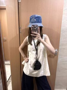 เสื้อเชิ้ตแขนกุดลายจุดสีน้ำเงินสไตล์เกาหลีสำหรับผู้หญิงในช่วงฤดูร้อน ดีไซน์เก๋ไก๋ หวาน สไตล์เด็กผู้หญิง เสื้อตัวบน