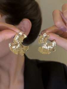 Fashion Exaggerated Design Ginkgo Leaf Fancy Earrings 2023 New Arrival Best Selling Temperamental Minority Metal Earrings