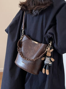 Retro Bucket Bag Womens 2025 New High Quality Versatile Crossbody Handbag Commuter Bag Soft Handle Fashion Trend Polyester Lining