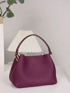 High-Grade Cowhide Bucket Bag: The Perfect Female Commuter Crossbody Bag
