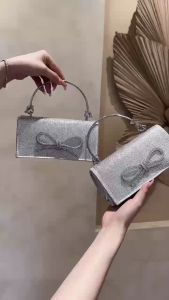 Túi xách nữ cầm tay đeo chéo Đính nơ kim tuyến khoá xoay sang chảnh phong cách trẻ trung 2024.