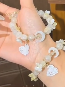 New 2025 Chinese Style Small Audience Student Party Bracelet with Osmanthus Fragrance And Rabbit Beads for Women Birthday Gift