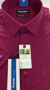 VIỆT TIẾN SALE - Áo Sơ Mi Viettien Tay Ngắn Màu Hoa Văn Đỏ Tía Form Regular Fit Lai Ngang Quà Tặng Nam Trung Niên