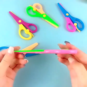 (BISA COD) PROMO GUNTING KERTAS PLASTIK MINI / GUNTING MINI WARNA WARNI AMAN UNTUK ANAK