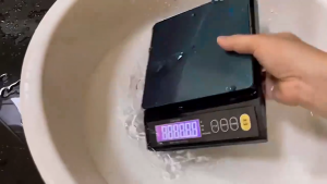 5kg/0.1g Waterproof Rechargeable Coffee Drip Scale Digital Scale Digital LED Display Kitchen scale No battery required waterproof can weigh seafood