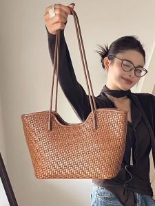 Handwoven Leather Tote Bag Commuter Style Large Capacity Single Shoulder Handbag Underarm Bag Casual Simple Style for Daily Use