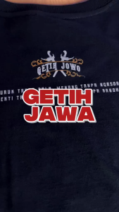 Paramesti Kaos Getih Jowo: Desain Tradisional Jawa & Bahan Katun Berkualitas