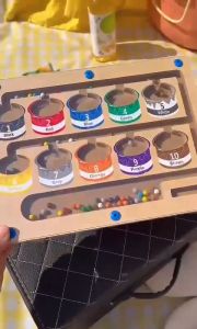 Bảng gỗ Montessori phân biệt màu săc và số đếm cho bé