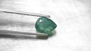 1.45 ct พลอยแท้ มรกต สีเขียว แซมเบีย ทรงหยดน้ำ